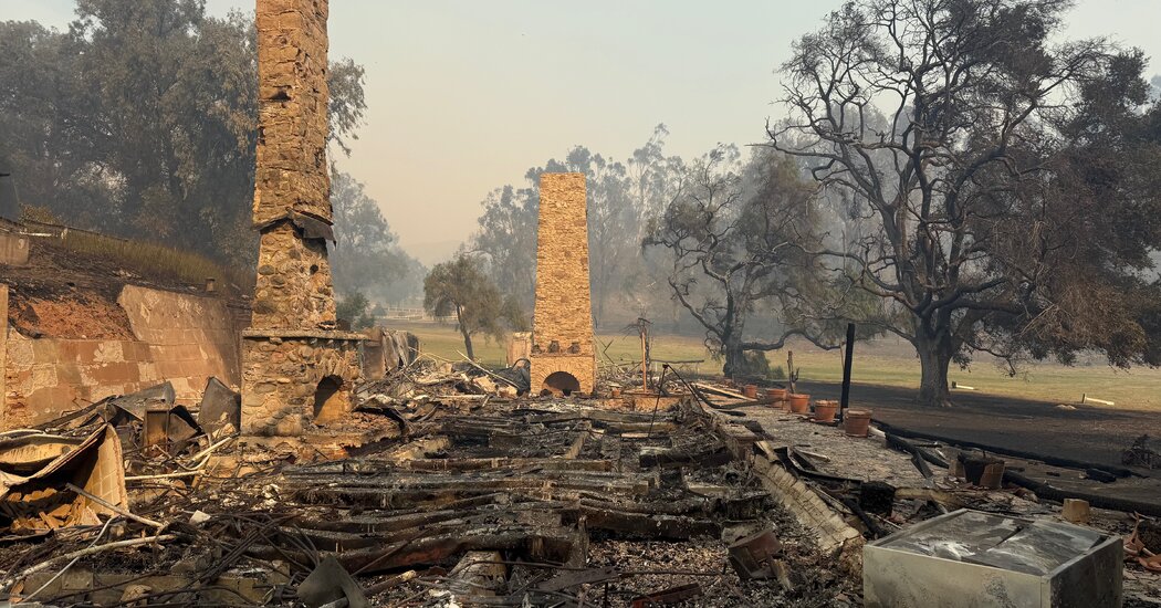 Pe măsură ce flăcările de pădure consumă bijuterii arhitecturale, o lovitură pentru Vechea California